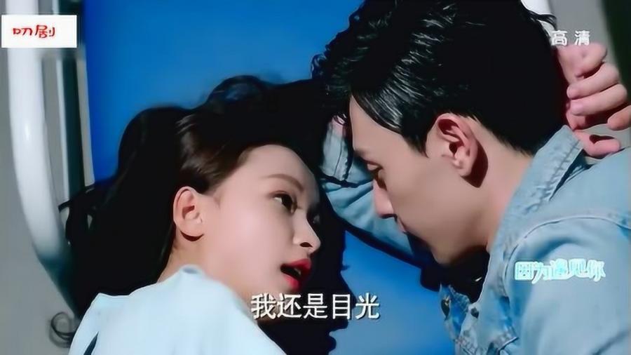 刘晓庆比邓婕大5岁，疯狂扮嫩却更像奶奶。不可思议的对比！