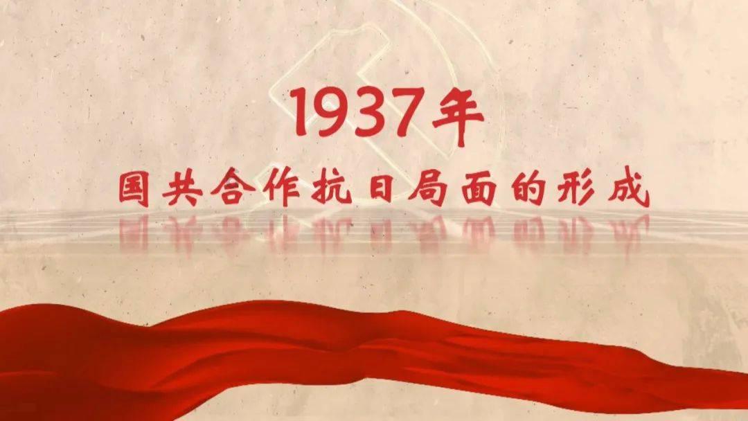 爷爷奶奶手牵手上台为新人送婚戒，这是爱情与亲情延续的生动写照