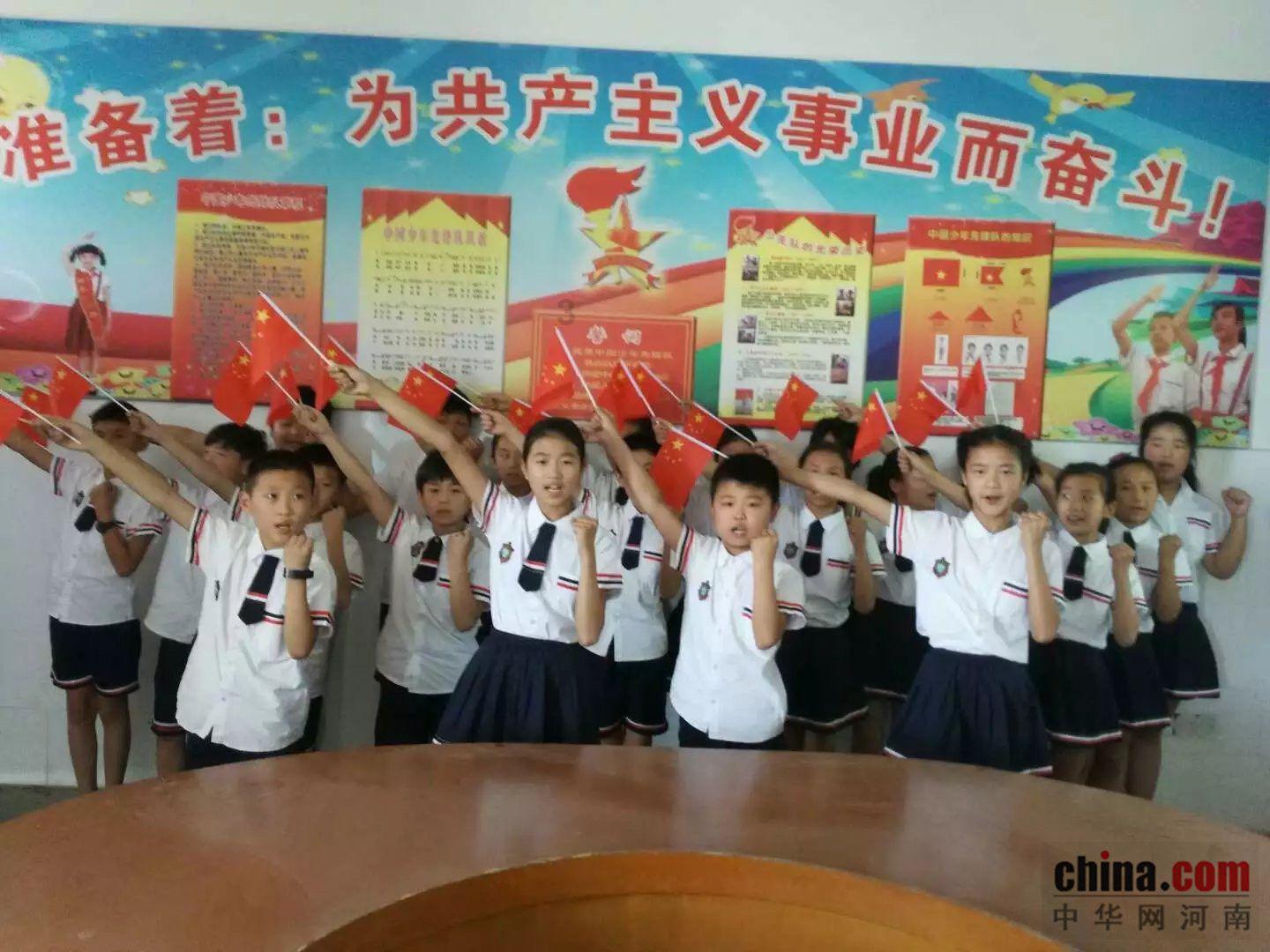 社区食堂定价低，提供就餐送餐服务，受到周边居民的喜爱