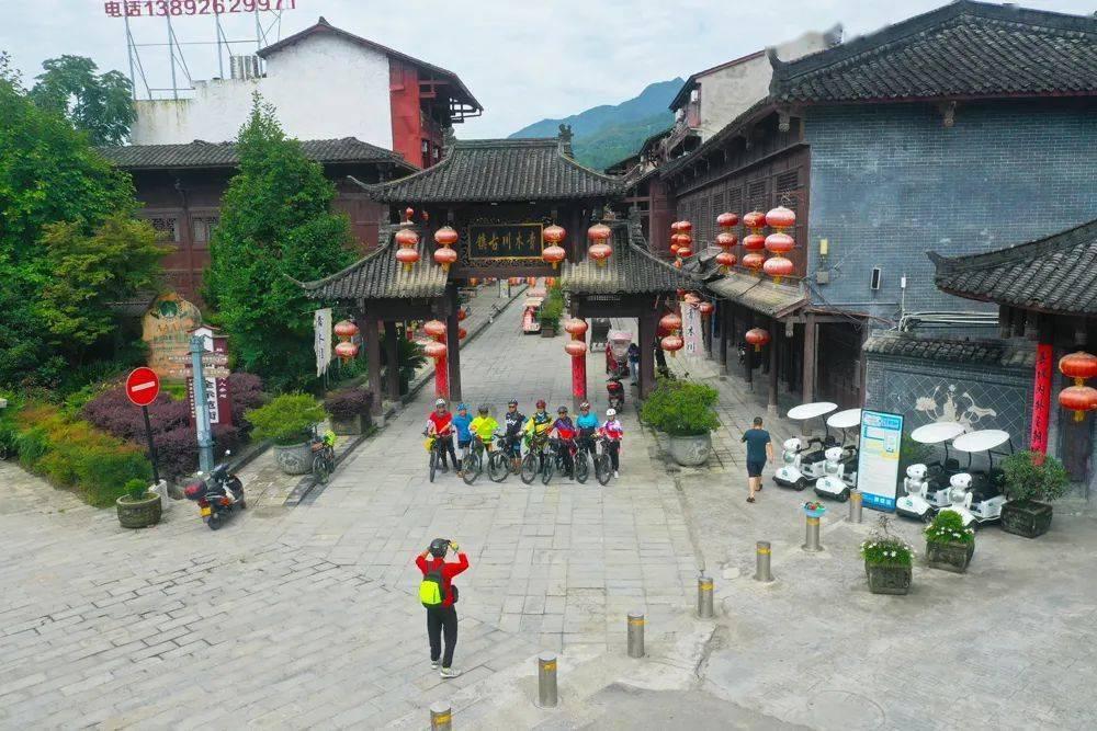 海南省政协八届二次会议隆重开幕 冯飞刘小明沈丹阳到会祝贺 李荣灿作工作报告