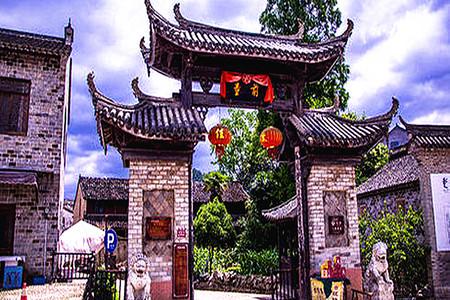 网吧坐满未成年人?记者亲测可随意上网,执法人员:查处!