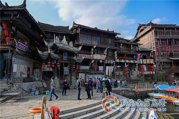 逆转灰熊三核76+21,詹姆斯32+5,湖人创纪录,附加赛格局巨变